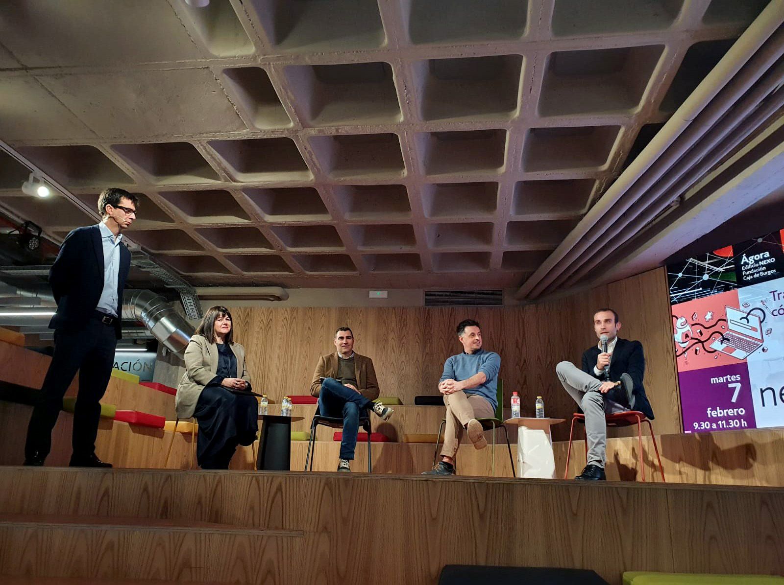 De izquierda a derecha: Carlos Noriega,Almudena García, Jorge Bermejo, Nacho Granado y Alex Rayón en el encuentro Nexworking celebrado el pasado 7 de febrero en Fundación Caja de Burgos. 