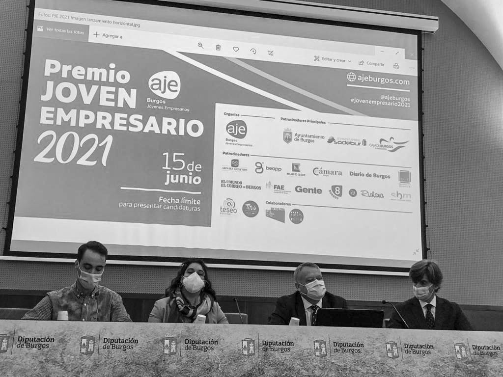 Presentación del Premio Joven Empresario 2021 en el Monasterio de San Agustín con representantes de AJE Burgos, Ayuntamiento de Burgos, Sodebur y Fundación Caja de Burgos. 