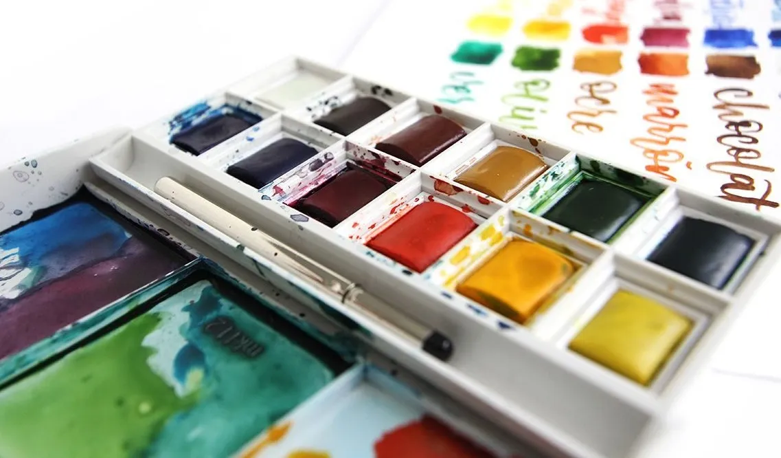 Caja de acuarelas de colores