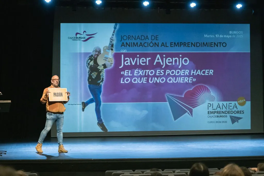 El fundador de Sonorama Ribera, Javier Ajenjo, durante su charla sobre emprendimiento organizada por Fundación Caja de Burgos